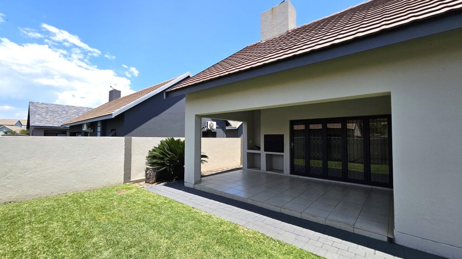 To Let 3 Bedroom Property for Rent in Melodie North West